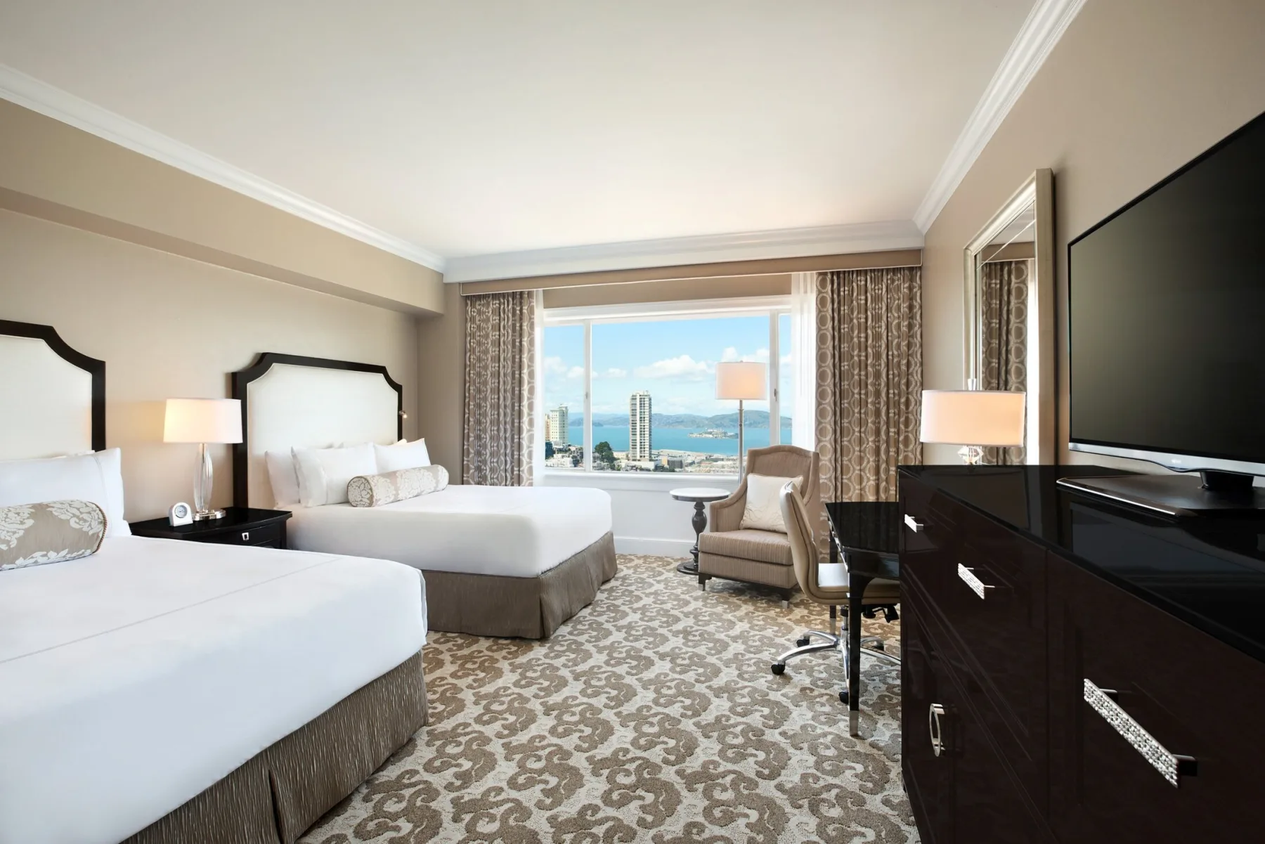 Guest room at Fairmont San Francisco